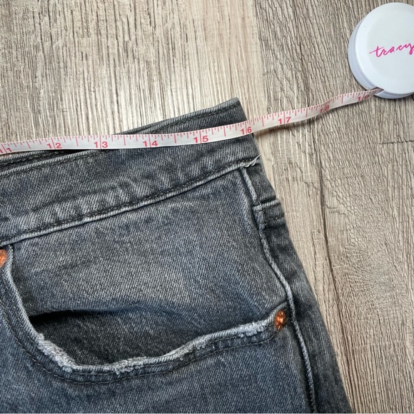 Levi’s 501 Thigh Cutoff Jean Shorts - Picture 5 of 7